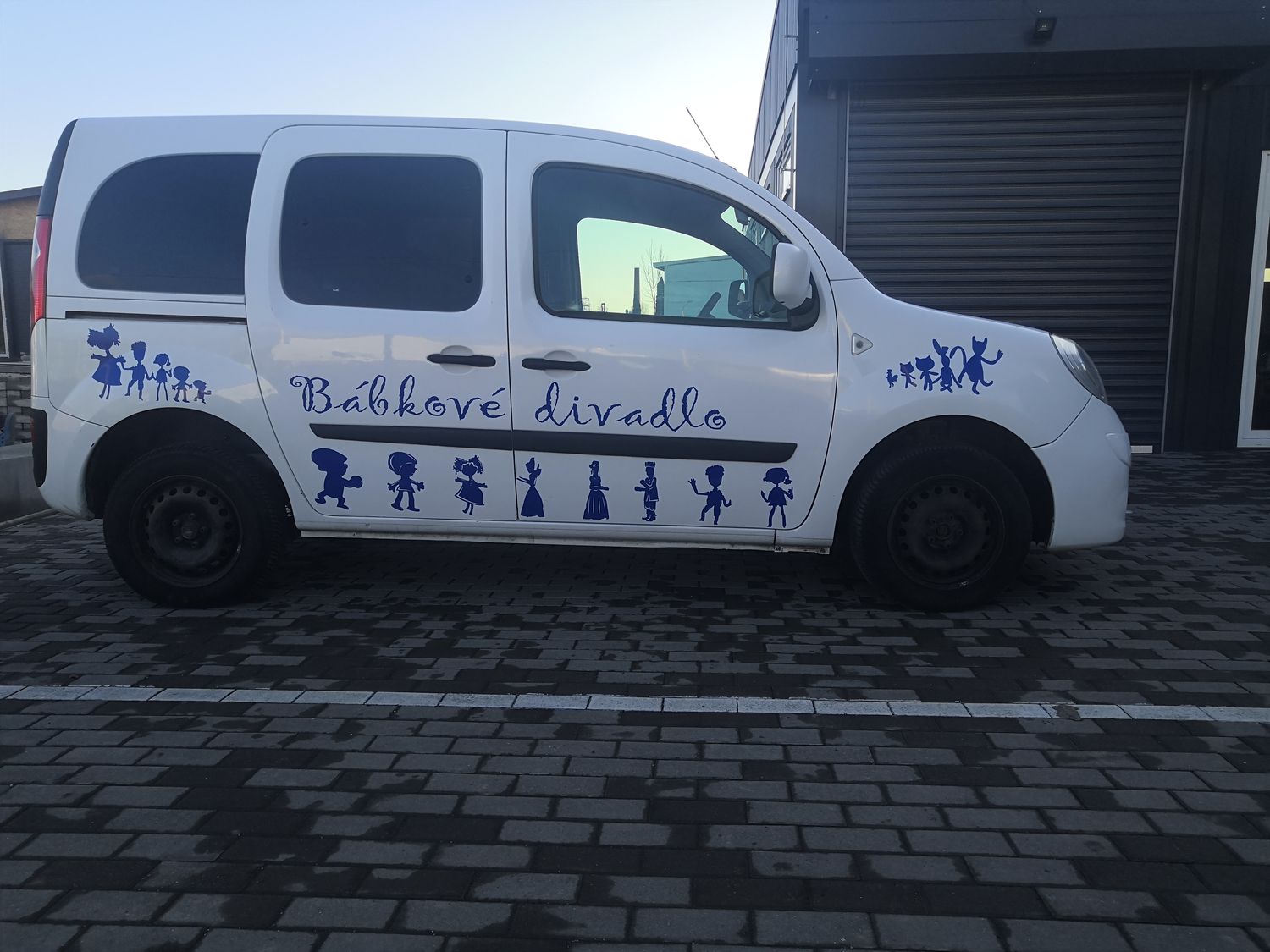 Polepy vozidiel, realizácia